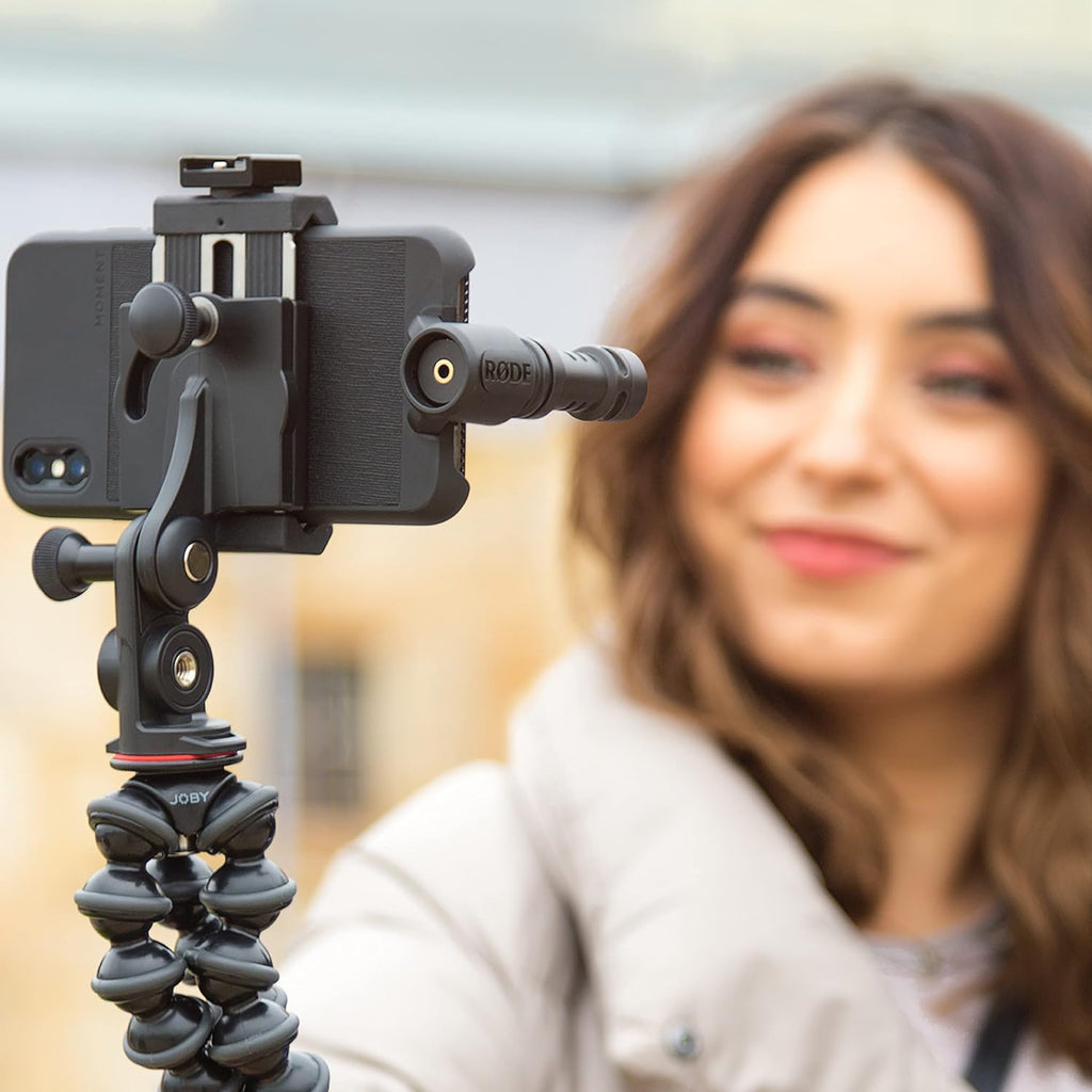 RØDE Videomic Me-L Compact Directional Smartphone Microphone for Iphone® or Ipad® with Lightning Connector for Mobile Filmmaking and Content Creation | Lightning Connector with Cardioid Pattern and Headphone Jack for Vlogging, Journalism and Music